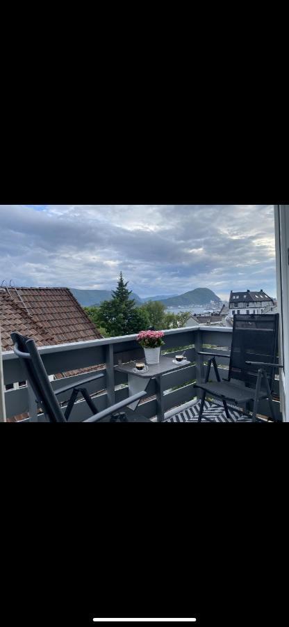 Leilighet Med Sydvendt Balkong Ålesund Exterior foto
